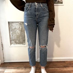 Zara Distressed Medium Wash Straight Leg Jeans
Size USA 2